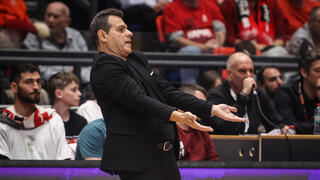 מאמן הפועל ת"א דימיטריס איטודיס