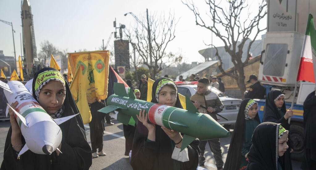 בסיס תת קרקעי נחשף באיראן לאחסון טילים ואמצעי לחימה שונים