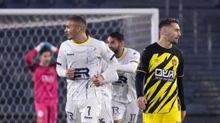 שחקני בני ריינה חוגגים, שחקן בית"ר ירושלים עומר אצילי מאוכזב