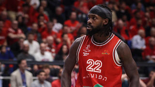 שחקן הפועל ת"א פטריק בברלי