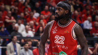 שחקן הפועל ת"א פטריק בברלי