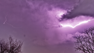 ברקים בשמי היישוב קציר