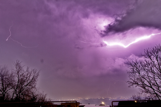 ברקים בשמי היישוב קציר