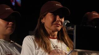 שירה אלבג, אמה של לירי, בעצרת בכיכר החטופים