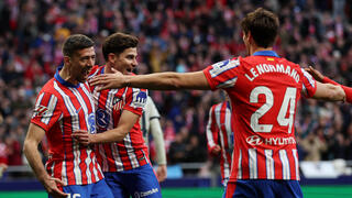 שחקני אתלטיקו מדריד חוגגים עם חוליאן אלבארס