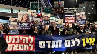 מפגינים מפורום תקווה נגד עסקת חטופים