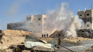 יואב קרן עם לוחמי חטיבה 188 בעזה