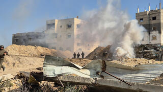 יואב קרן עם לוחמי חטיבה 188 בעזה