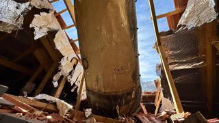 חלקי יירוט פגעו בגג של בית במבוא בית"ר וגרמו לנזק