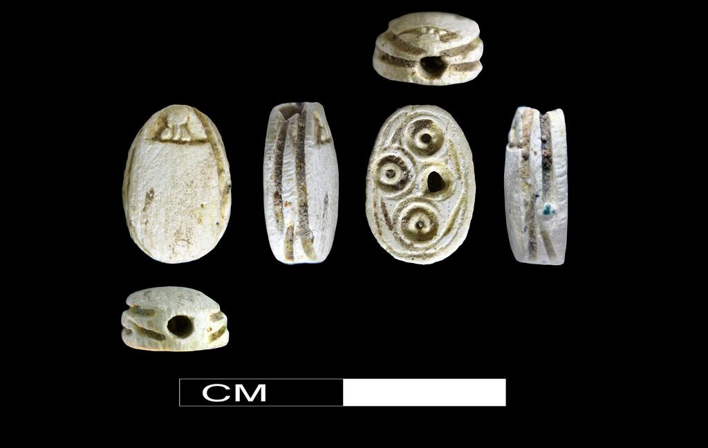 Scarab carving dating to the 8th century BCE found in the dig (Photo: Vladimir Neichen, Israel Antiquities Authority) חרפושית מהמאה ה-8 לפנה"ס שהתגלתה בחפירה