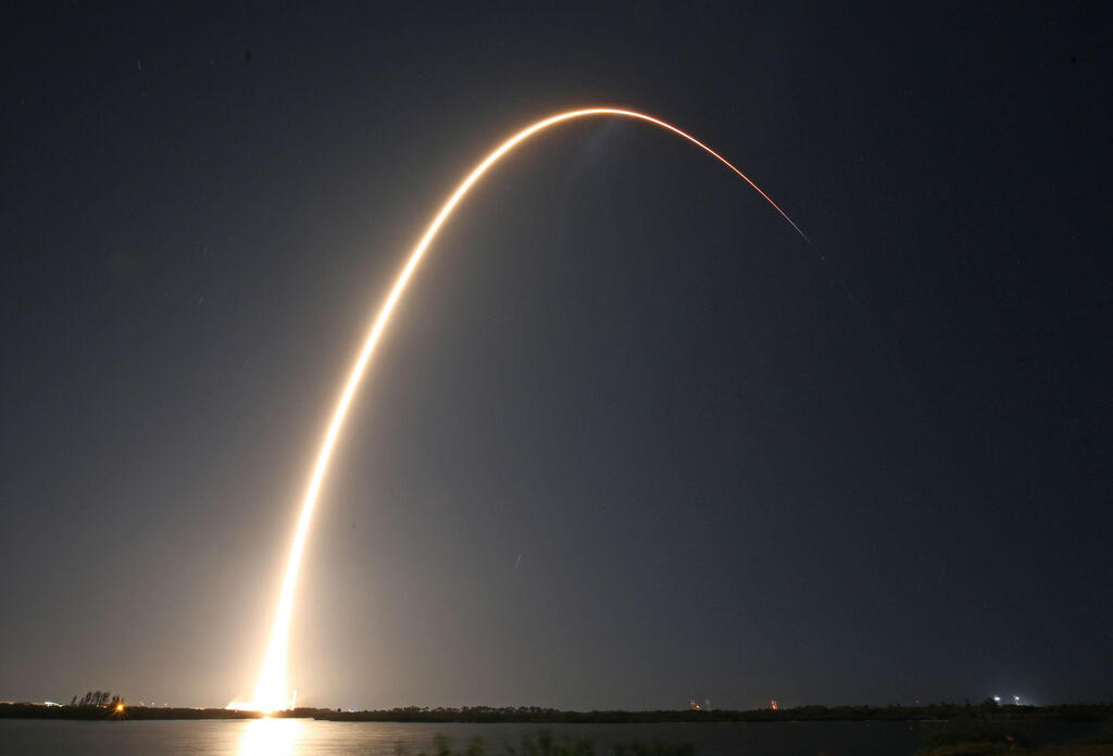 Launch of SpaceX rocket expected to hit the moon this week (Photo: Gregg Newton / AFP) שיגור מוצלח נוסף ל-SpaceX