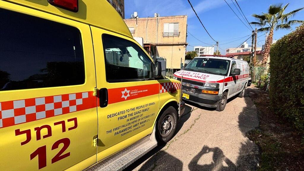 הזירה בה מתבצעות פעולות החייאה בצעירה, בקריית אתא
