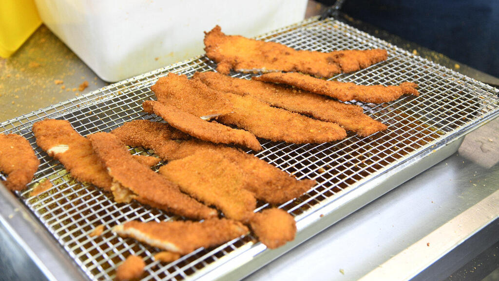 שניצל כושי בנתניה