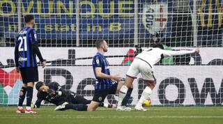 שחקני אינטר בשער של בולוניה