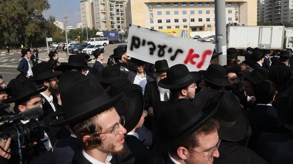 הפגת חרדים מחוץ לבקו"ם
