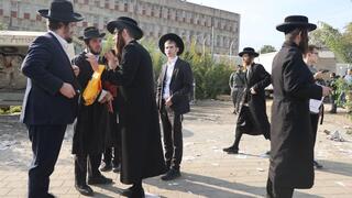 הפגת חרדים מחוץ לבקו"ם