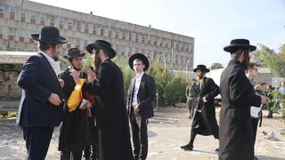 הפגת חרדים מחוץ לבקו"ם