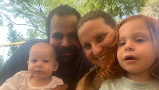 אם חשפה בטקס: בני נהרג בניסיון חילוץ משפחת ביבס