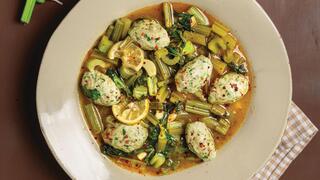 קציצות דגים ברוטב סלרי ולימון