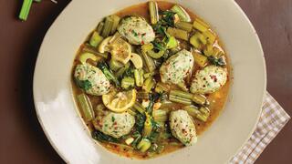 קציצות דגים ברוטב סלרי ולימון