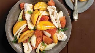 סלט אגסים עם שומר ואשכולית אדומה