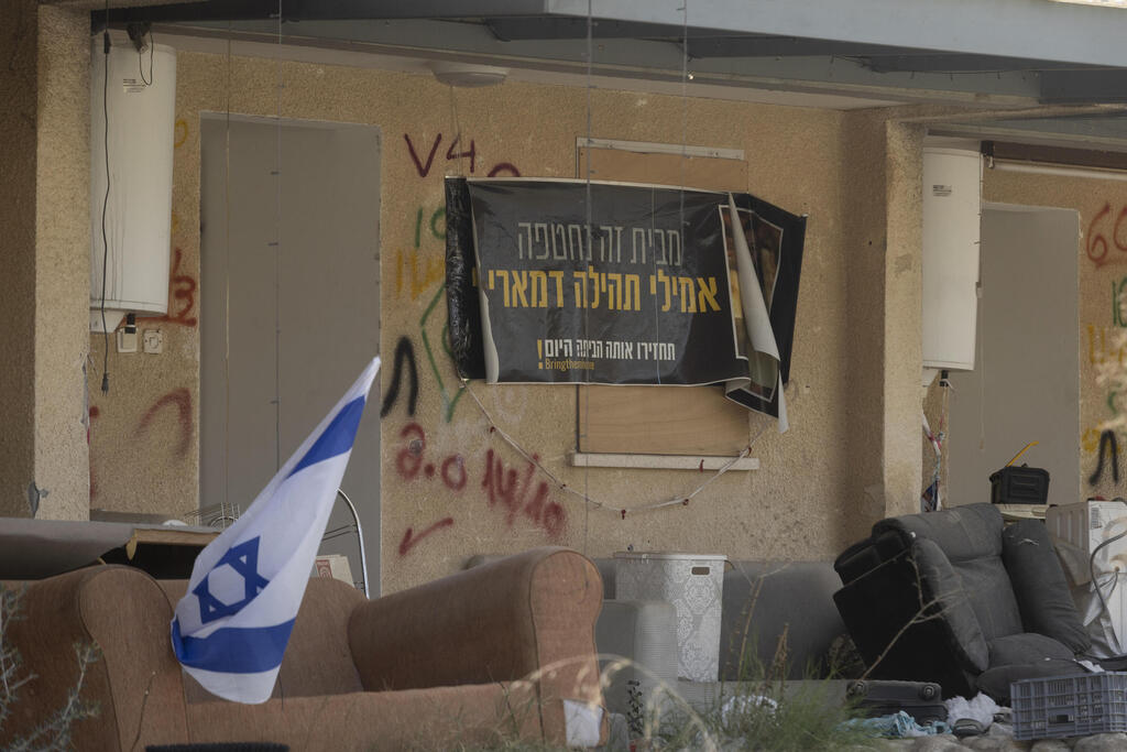 A symbol of the failures at Kfar Aza — the 'Young Generation' neighborhood; the house from which Emily Damari was abducted (Photo: Amir Levy/Getty Images) הבית ממנו נחטפה אמילי דמארי בכפר עזה