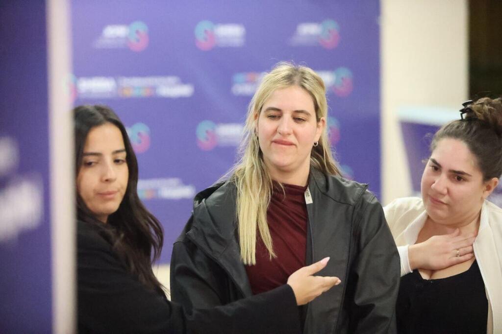 מיתר, נועה וחן, חברות של דורון שטיינברכר ואמילי דמארי, בבית החולים שיבא