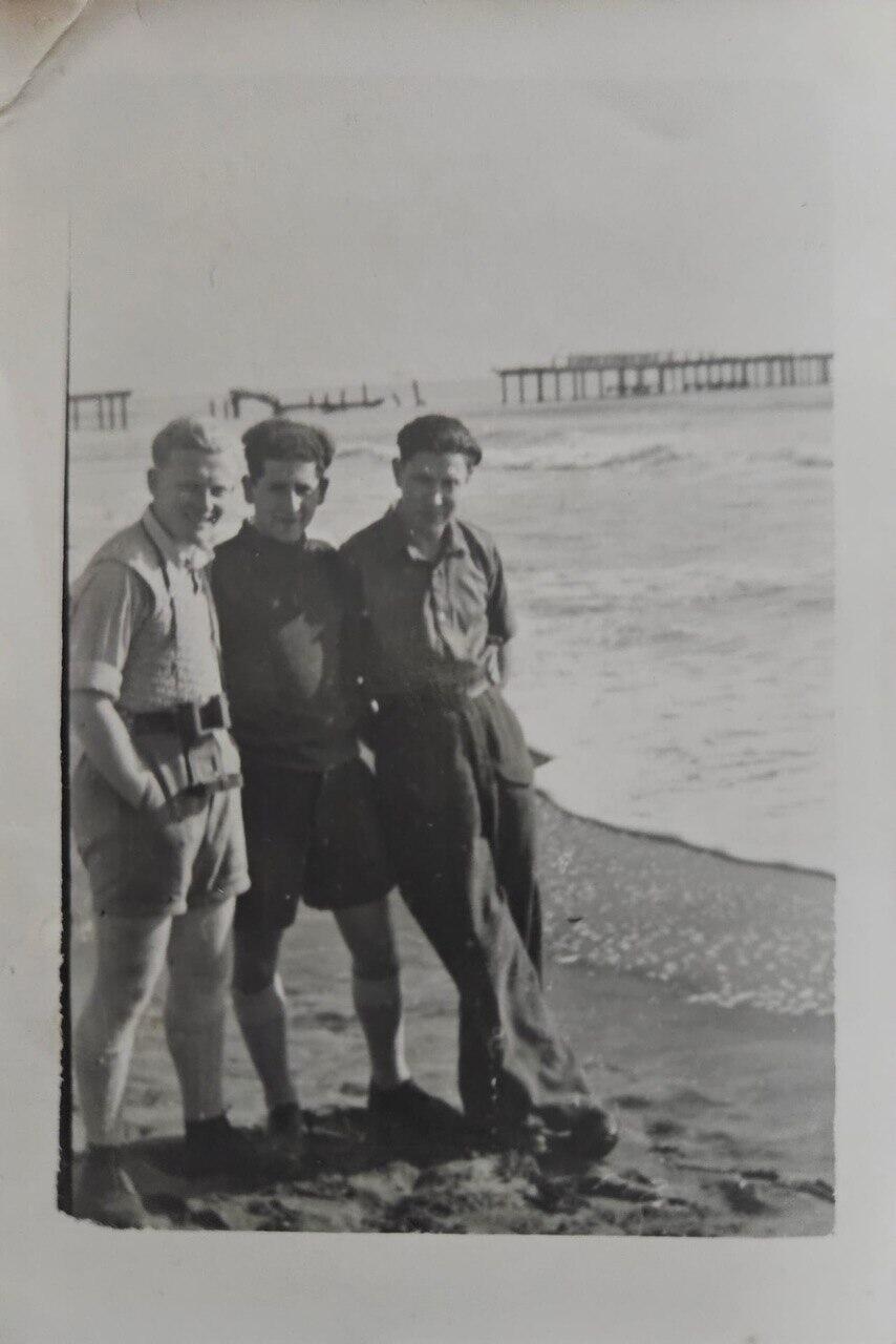 Mordechai Spiegel (right) 