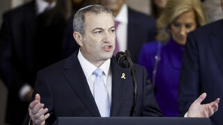 הרב ארי ברמן נושא תפילה ב טקס השבעה של נשיא ארה"ב דונלד טראמפ