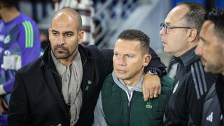 מאמן מכבי חיפה ברק בכר עם המנהל המקצועי גל אלברמן