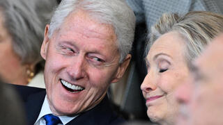 ביל ו הילרי קלינטון ב טקס השבעה של טראמפ ארה"ב