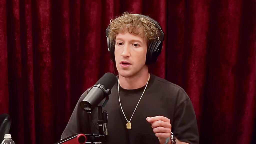 Don’t worry, you’ve got style to spare. Mark Zuckerberg (Photo: Screengrab) מארק צוקרברג בפודקאסט של ג'ו רוגן