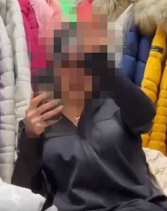 המוכרת בחנות הבגדים בקניון רננים שהתייחסה בגזענות לאמא ובת תושבות טייבה