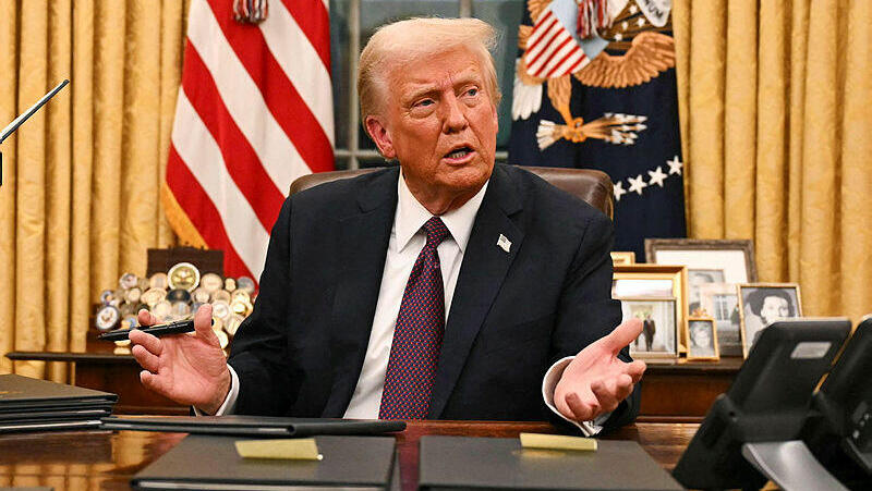 טראמפ בחדר הסגלגל בבית הלבן