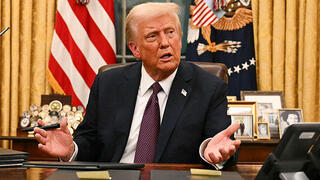 טראמפ בחדר הסגלגל בבית הלבן