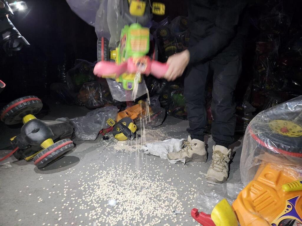 תפיסת סמי קפטגון שהוסלקו בצעצועים בסוריה