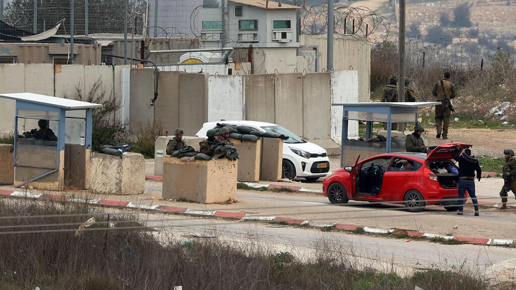 פקקים בגדה, יהודה ושומרון בגלל מחסומים של צה"ל בעקבות מבצע חומת ברזל