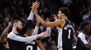 וומבניאמה וסן אנטוניו חוגגים