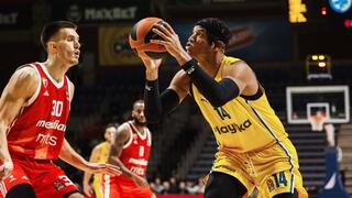 שחקן מכבי ת"א חסיאל ריברו מול שחקן הכוכב האדום בלגרד פיליפ פטרושב