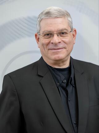 Dr. Harel Menshari (Photo: HIT) ד"ר הראל מנשרי, ממקימי מערך הסייבר בשב"כ, וכיום ראש תחום סייבר במכון הטכנולוגי חולון ומרצה בפקולטה לרפואה באוניברסיטת תל אביב