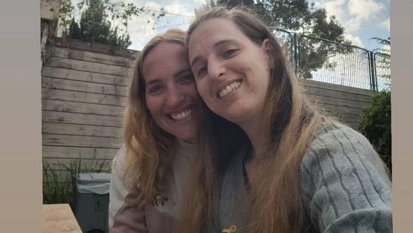 ימית אשכנזי כחותה של החטופה ששבה בעסקה דורון שטיינברכר בסטורי באינסטגרם
