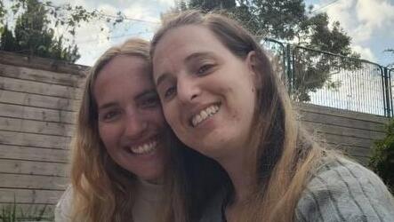 ימית אשכנזי כחותה של החטופה ששבה בעסקה דורון שטיינברכר בסטורי באינסטגרם