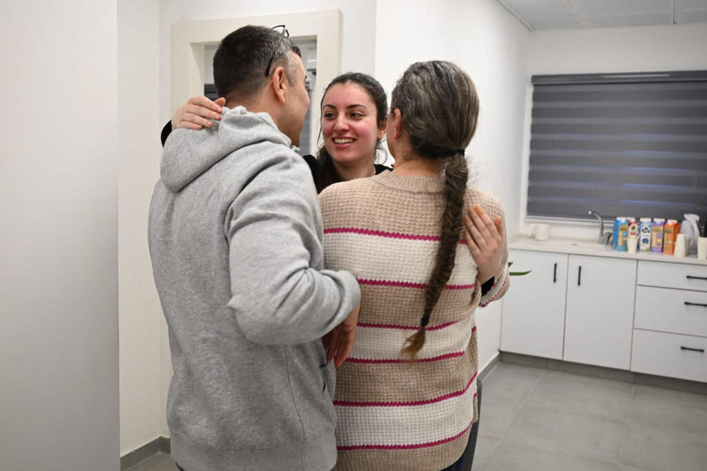  קרינה ארייב והוריה במפגש ראשון