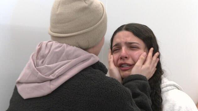 דניאלה גלבוע מגיעה לבית החולים