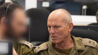 האלוף (מיל׳) ניצן אלון בדיון הערכות במפקדת השבויים והנעדרים