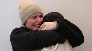 דניאלה גלבוע מגיעה לבית החולים