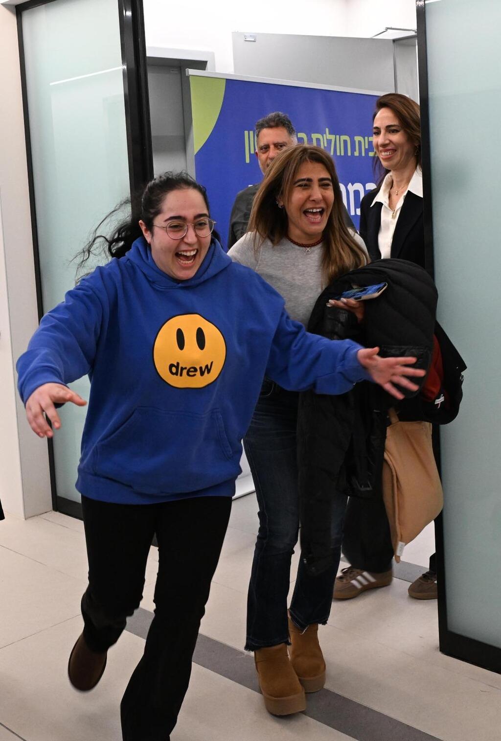 לירי אלבג מגיעה לבית החולים