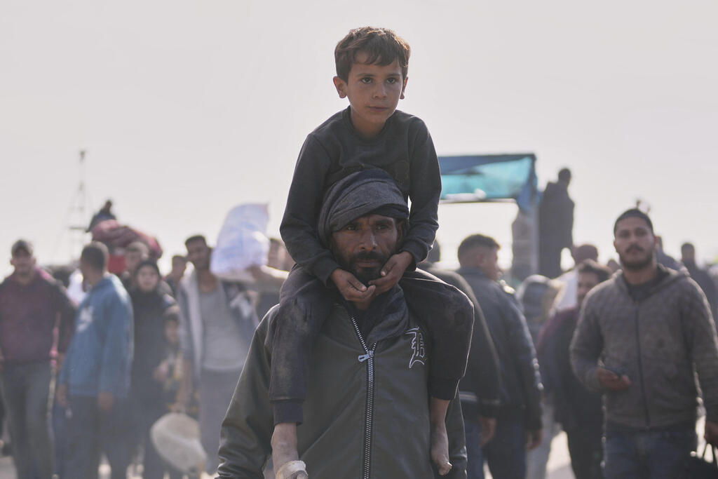 עקורים מחכים לחזור לצפון הרצועה