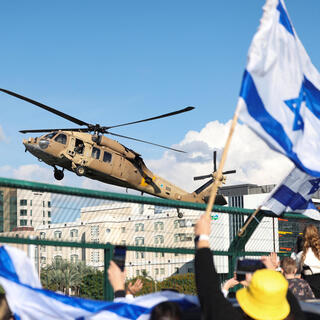 המסוק בו נמצאות החטופות נוחת בבילינסון