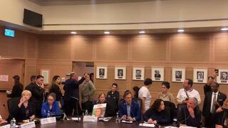 איתמר בן גביר רב עם משפחות חטופים בוועדת חוץ וביטחון